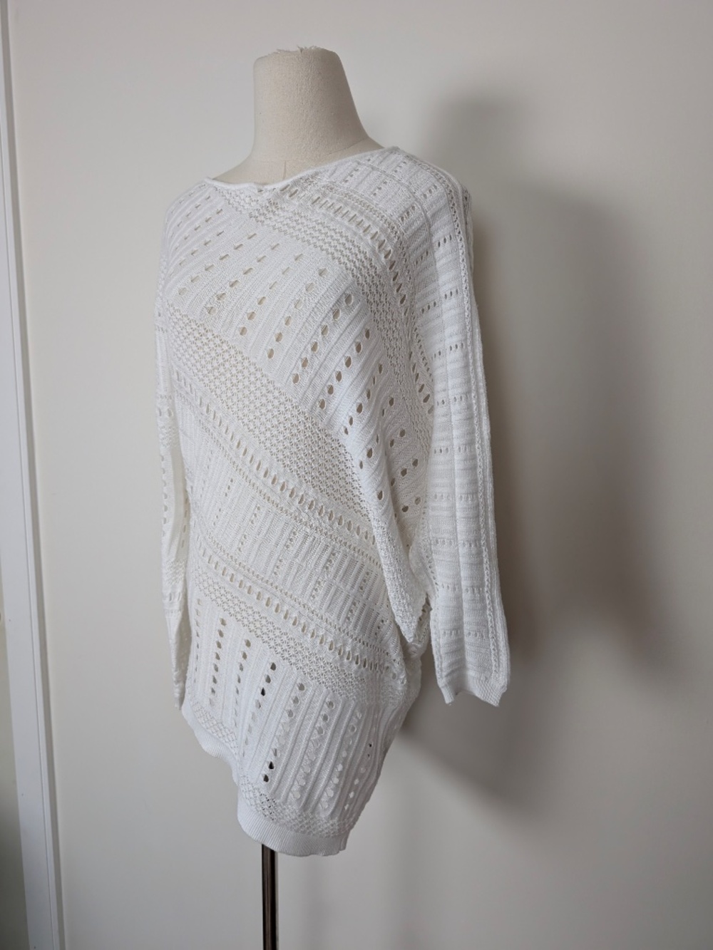 Le Chateau White Crochet Top Asymmetrical Long Sleeve Boho Size XS - Picture 3 of 13